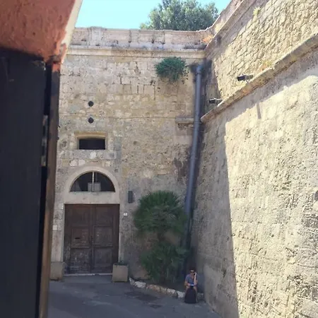 La Casa Sulle Mura קליארי